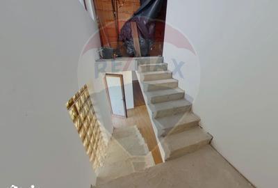 Casă cu 5 camere cu Teren 2688 Mp în Remeți - 9