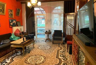 Casa cu teren si terasa, aproape de oras