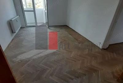 Apartament cu 4 camere semidecomandat în Titan