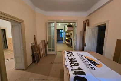 Apartament cu 4 camere semidecomandat în Armeneasca