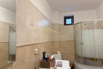 Casă individuală cu 5 camere cu Canalizare în Ostratu - 100