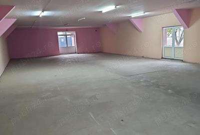 Spațiu comercial, de 300 mp, în Central - 3