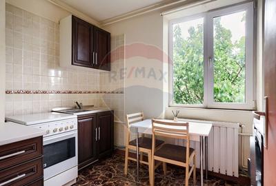 Apartament cu 2 camere semidecomandat, mobilat în Central