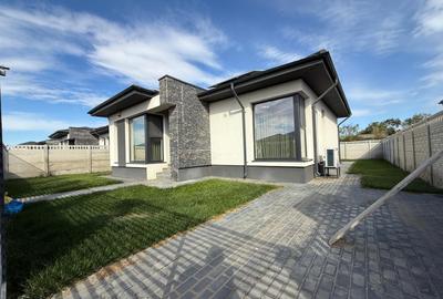 Casă modernă parter ~ 3 camere 2 băi ~ pompă de căldură ~ panouri solare ~ - 1