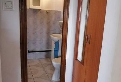 Apartament cu 3 camere decomandat în Traian - 2