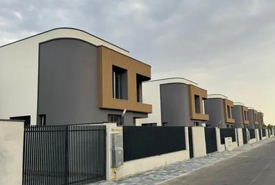 Casă cu 5 camere cu Canalizare în Central - 1