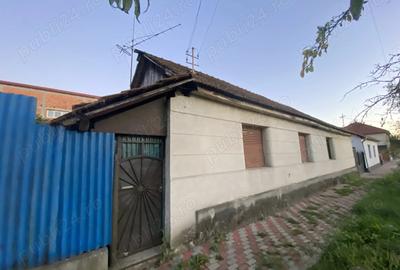 Casa cu pozi?ie excelenta, centrala, in Faget - 1