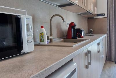 Apartament cu 2 camere decomandat, mobilat în Mamaia