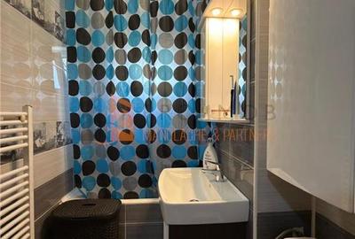 Apartament cu 3 camere semidecomandat, mobilat în Micro 3 - 15