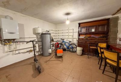 Casă cu 8 camere cu Teren 1318 Mp în Vad - 2