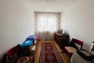 Apartament cu 4 camere decomandat în Drăgănești-Olt - 18