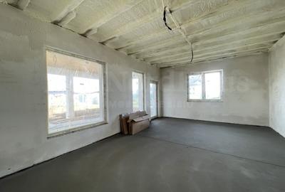 Duplex cu 3 camere cu Canalizare în Cristian - 5