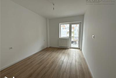 Apartament cu 3 camere decomandat în Tractorul - 5