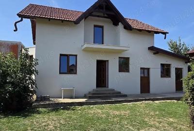 Casă în Păulești