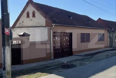 Casă cu 3 camere cu Teren 3000 Mp în Central
