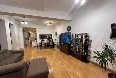 Apartament cu 3 camere decomandat în George Enescu
