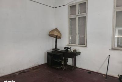 Casă cu 3 camere în Central