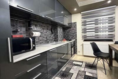 Apartament cu 3 camere decomandat în Central - 1