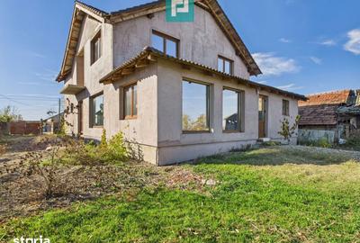 Casă cu 6 camere cu Teren 1800 Mp în Central - 1