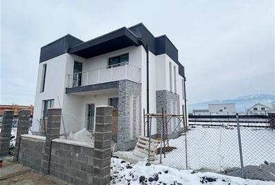 Casă individuală cu 4 camere cu Canalizare în Cristian - 1