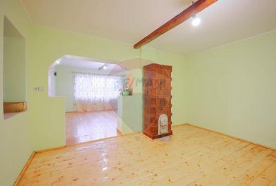 Casă cu 3 camere cu Teren 3474 Mp în Sânnicolau Român
