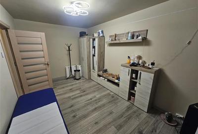 Apartament cu 2 camere semidecomandat în Micro I - 4