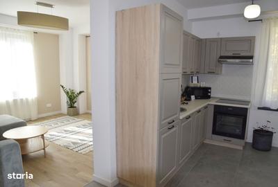 Casă cu 4 camere cu Teren 600 Mp în Central - 1