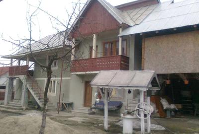 Casă cu 4 camere în Central - 2