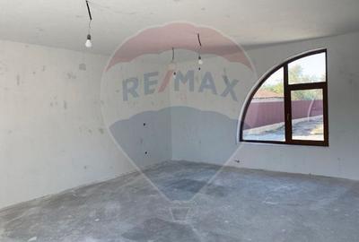 Casa / Vila cu 5 camere de vanzare - 13