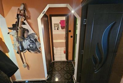 Apartament cu 3 camere decomandat, mobilat în Micro IV - 11