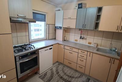 Apartament cu 3 camere decomandat în Carrefour - 1