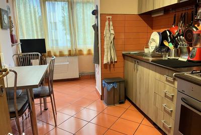 Apartament cu 3 camere semidecomandat, mobilat în Tractorul - 12