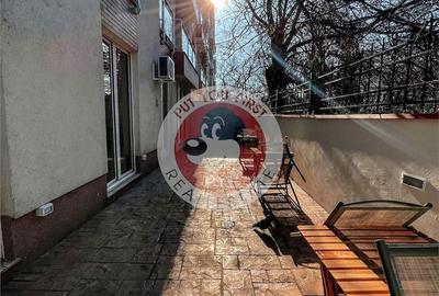 Apartament cu 3 camere decomandat în Calea Victoriei