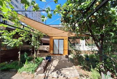 Casă individuală cu 8 camere cu Canalizare în Central - 1