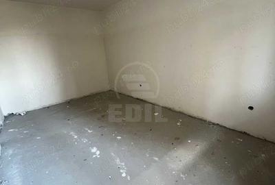 Apartament cu 3 camere semidecomandat în Central - 3