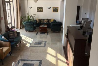 Casă cu 4 camere cu Canalizare în Cotroceni