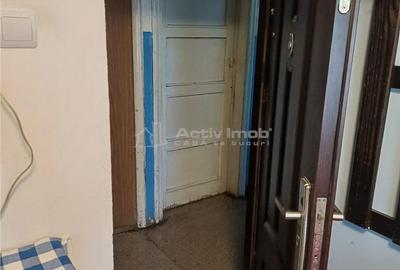 Garsonieră decomandată în Tractorul