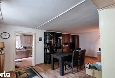 Casă cu 6 camere cu Teren 1000 Mp în Central - 2