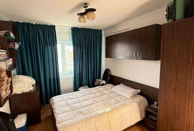 Apartament cu 3 camere decomandat în Calea București