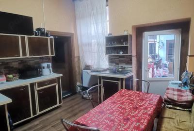 Apartament cu 3 camere semidecomandat în Central - 6