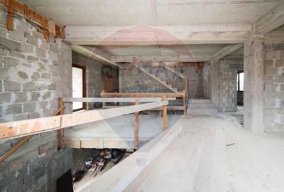 Casă cu 8 camere cu Teren 470 Mp în Gemenii - 12