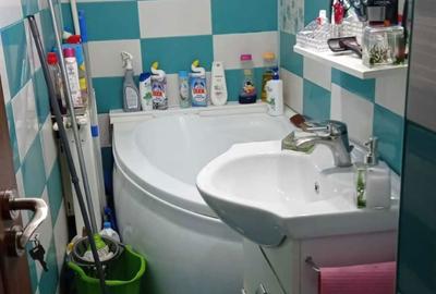 Apartament cu 3 camere semidecomandat în Central - 1