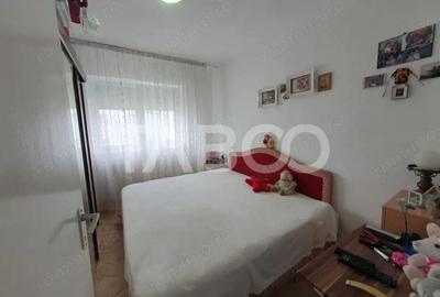Apartament 3 camere zona 1 Decembrie 65 mp utili + 5 mp balcon - 12