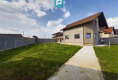 Casă cu 4 camere cu Teren 567 Mp în Livada - 1