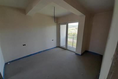 Duplex cu 4 camere cu Canalizare în Chinteni - 9