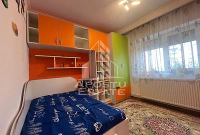 Apartament cu 3 camere decomandat în Confecții - 3