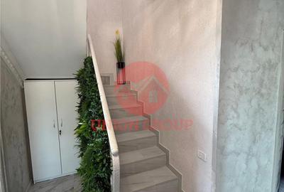Casă cu 10 camere cu Teren 500 Mp în Central
