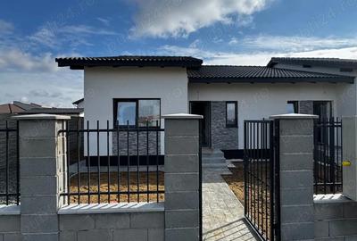 Casă cu 3 camere cu Teren 375 Mp în Moșnița Veche - 1