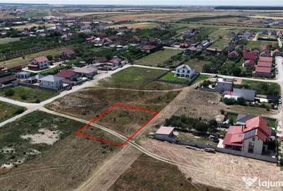 Teren de 1600 mp, în Cihei