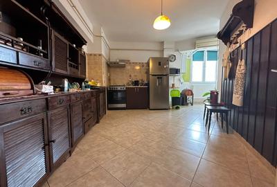 Apartament cu 3 camere decomandat, mobilat în Călărași